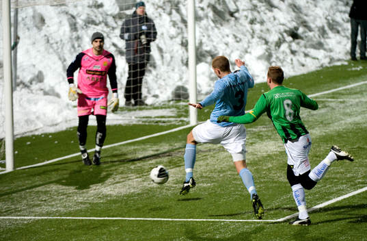 Robert Åhman Persson, MFF