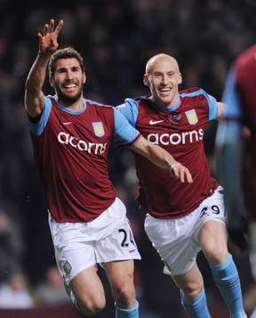 Carlos Cuellar och James Collins, glädje och jubel