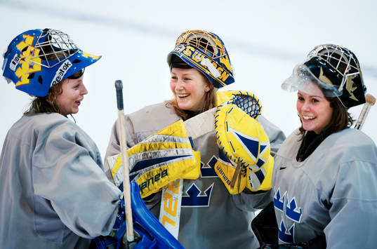 Målvakt Sara Grahn, Kim Martin och Valentina Lizana