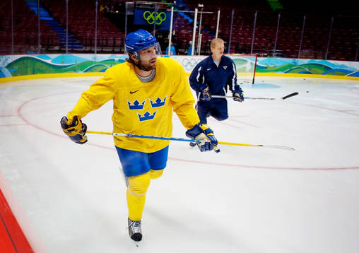 Peter Forsberg och Bengt-Åke Gustafsson, förbundskapten