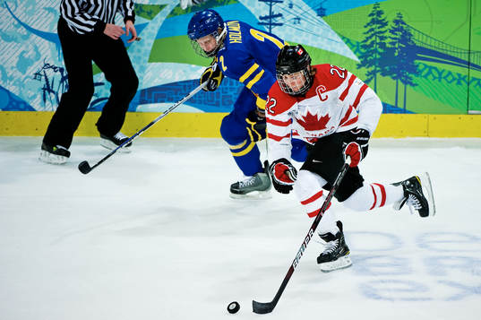 Elin Holmlöv, Sverige, och Hayley Wickenheiser, Kanada