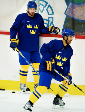 Peter Forsberg och Johnny Oduya