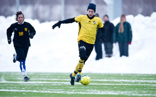Konstgräs, snö på plan. Anton Persson, Hässleholm