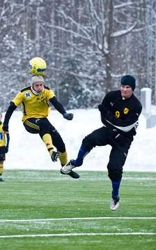 Konstgräs, snö på plan, snödrivor. Victor Bergström,