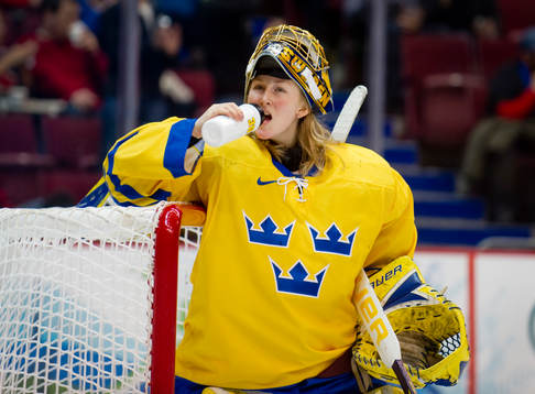 Kim Martin, målvakt. Dricka, flaska