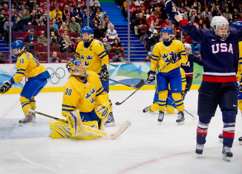 Kim Martin, målvakt, Sverige, depp. Karen Thatcher, USA,