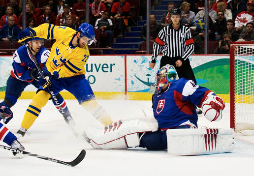 Daniel Sedin, Sverige, mot Jaroslav Halak, målvakt,