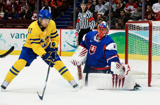 Patric Hörnqvist, Sverige, oroar framför Jaroslav Halak,