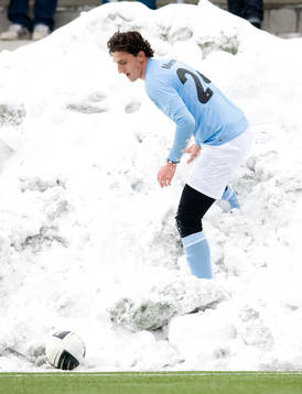 Agon Mehmeti i snödriva, snö
