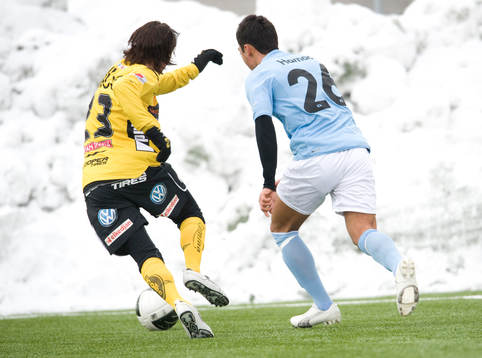 Jiloan Hamad, Malmö, och Niklas Hult, Elfsborg. Genre,
