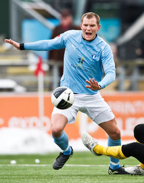 Robert Åhman-Persson, Malmö, tackling