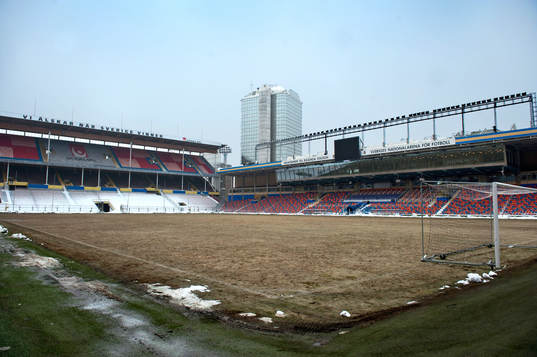 Snöröjning på Råsunda Stadion