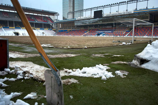 Snöröjning på Råsunda Stadion