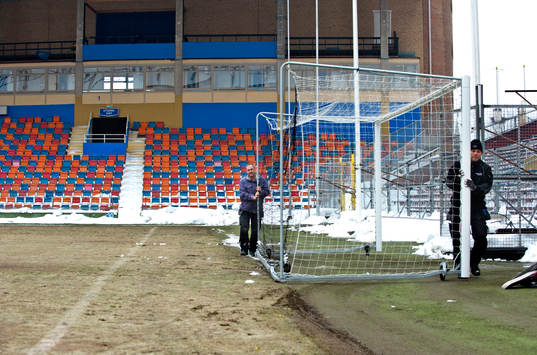 Snöröjning på Råsunda Stadion
