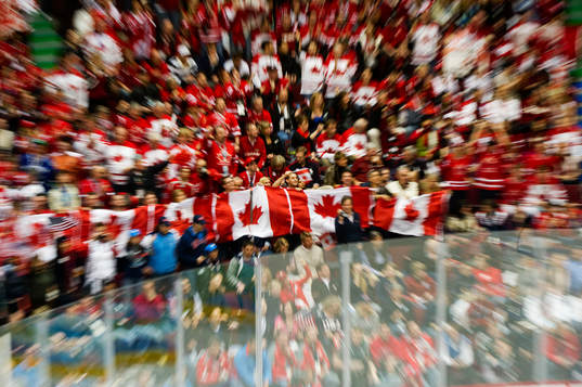 Mycket supportrar till Kanada i Canada Hockey place