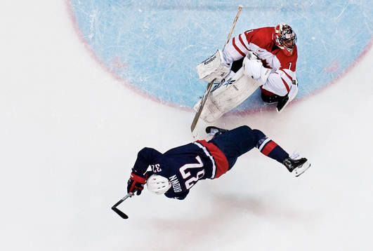 Dustin Brown, USA, flyger i luften