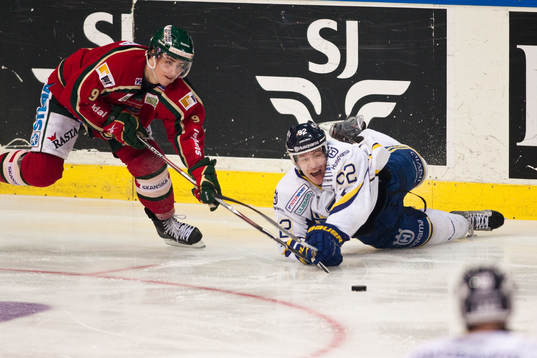 Tobias Viklund, Frölunda och Teemu Laine, HV71