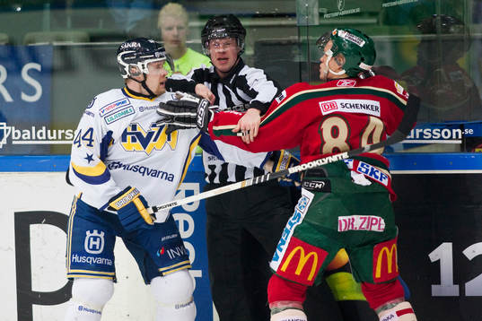 Janne Niinimaa, HV71 och Patric Blomdahl, Frölunda (Bråk,