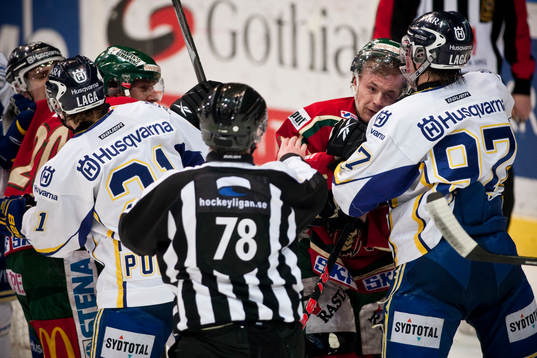 Per Ledin, HV71 och Fredrik Pettersson, Frölunda (Bråk,