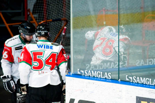 Mikael Simons, Mora skada