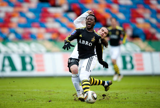 Dulee Johnson, AIK trycks till av Nordin Gerzic, Örebro