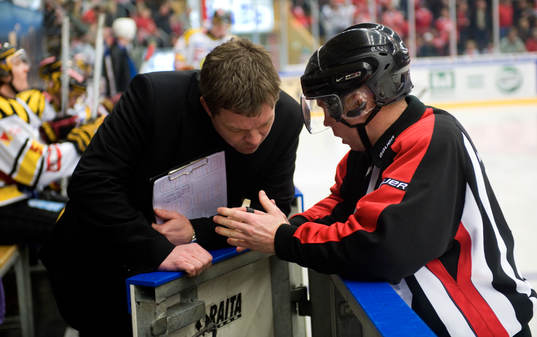 Niklas Czarnecki, Tränare Brynäs och domare Pehr Claesson