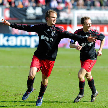 Siem de Jong och Dennis Rommedahl, glädje, jubel