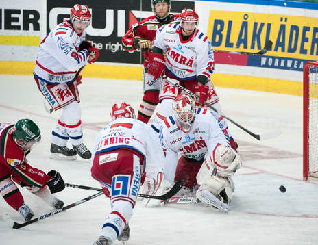 Fredrik Pettersson, Frölunda, gör 1-1. Anders Lindbäck,