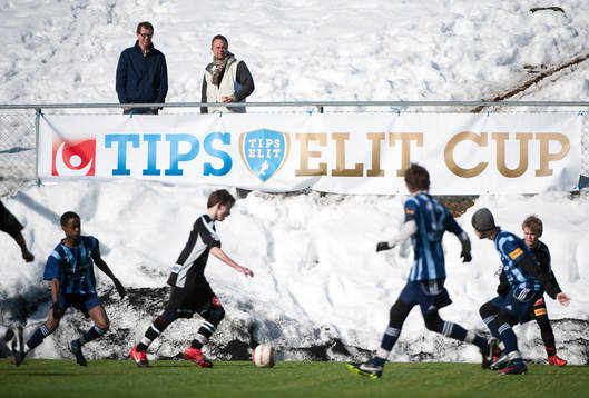 Tipselit Cup banderoll. Snö