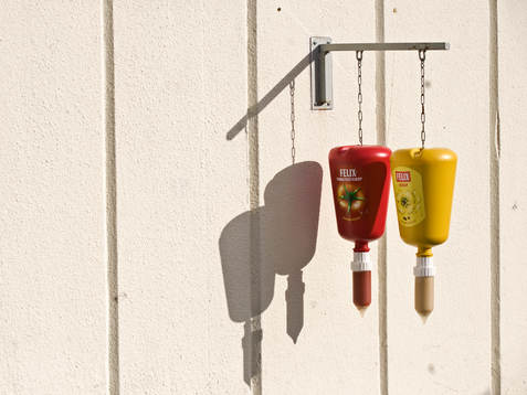 Vägg, senap, ketchup, skugga, ställning, genre