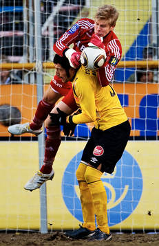 Juan Robledo, Mjällby och Tomi Maanoja, målvakt, AIK
