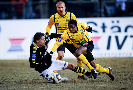 Sebastián Eguren, AIK, och Patrick Osiako, Mjällby