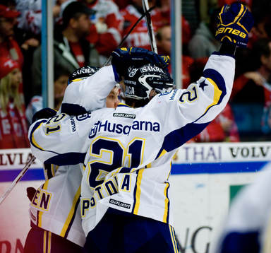 Jukka Voutilainen och Pasi Puistola, HV71 (Jubel)