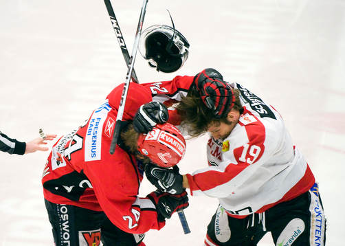 Johan Andersson, Almtuna och Kim Staal, Malmö (Bråk,