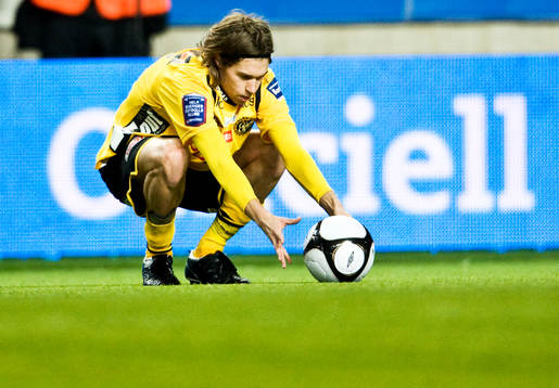 Daniel Nordmark, placerar boll