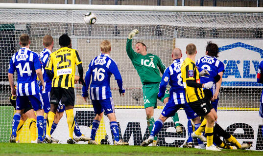 Vinicius, Häcken och Kim Christensen, målvakt, IFK
