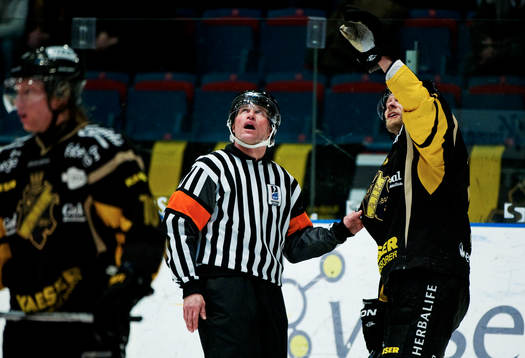 Thomas Forsström, domare och Dick Tärnström, AIK