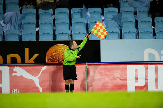Assisterande domare, flagga, låktare, genre