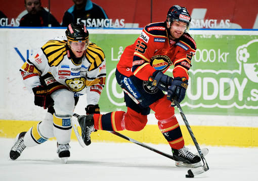 Jonas Nordqvist, Brynäs, jagar Timmy Pettersson,