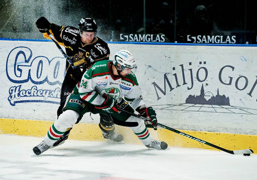 Dick Tärnström, AIK, hänger inte med när Daniel Rahimi,