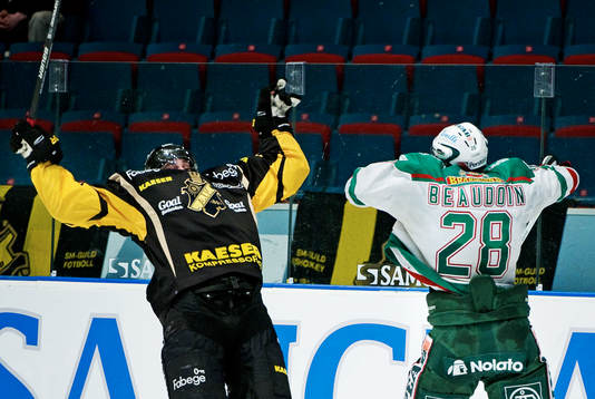 Daniel Bång, AIK, faller bakåt