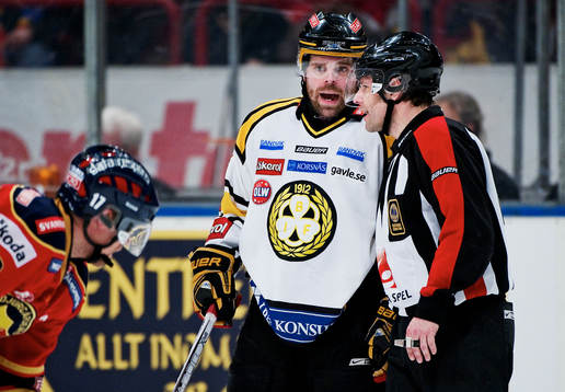 Ove Molin, Brynäs och Wolmer Edqvist, domare