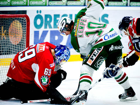 Oscar Ahlsenfelt, målvakt, Växjö och Mario Kempe, Rögle