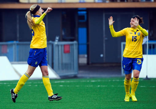 Amanda Wegerman och Kristin Carlsson, Sverige, jubel
