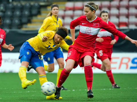 Kristin Carlsson, Sverige och Feride Bakir, Turkiet
