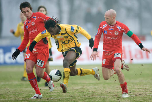 Amadou Jawo, Elfsborg, flyger förbi Daryl Smylie och
