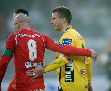 Veteranerna Henrik Rydström och Anders Svensson tackar