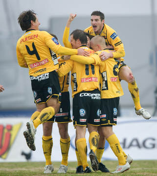1-2 Daniel Nordmark som grattas av Anders Svensson och