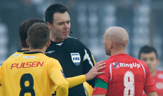 Martin Ingvarsson, domare, och Henrik Rydström, Kalmar
