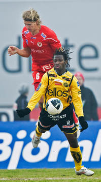Paulus Arajuuri, Kalmar och Amadou Jawo, Elfsborg. Nickduell